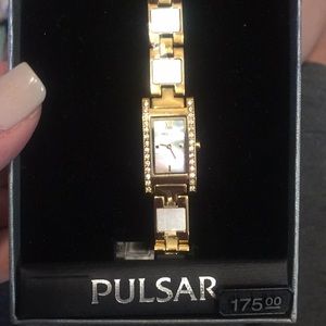 Crystallized swarovski pulsar watch